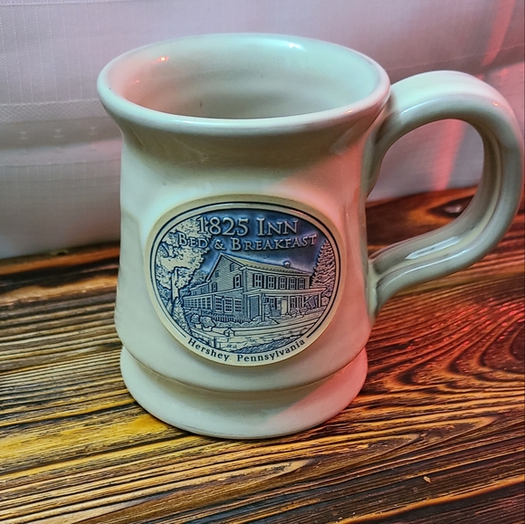 Deneen Pottery Other - Deneen Pottery 1825 Inn Bed & Breakfast Hershey Pennsylvania 9 oz Mug